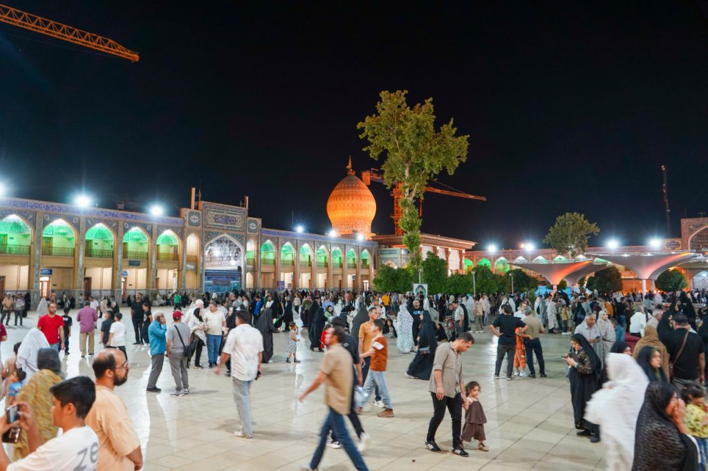 photo 2026 06 04 21 04 41 2 1024x682 - حال و هوای شام عید سعید غدیر در حرم مطهر حضرت شاهچراغ علیه السلام