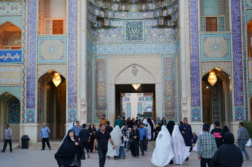photo 2026 06 04 21 04 45 2 1024x682 - حال و هوای شام عید سعید غدیر در حرم مطهر حضرت شاهچراغ علیه السلام